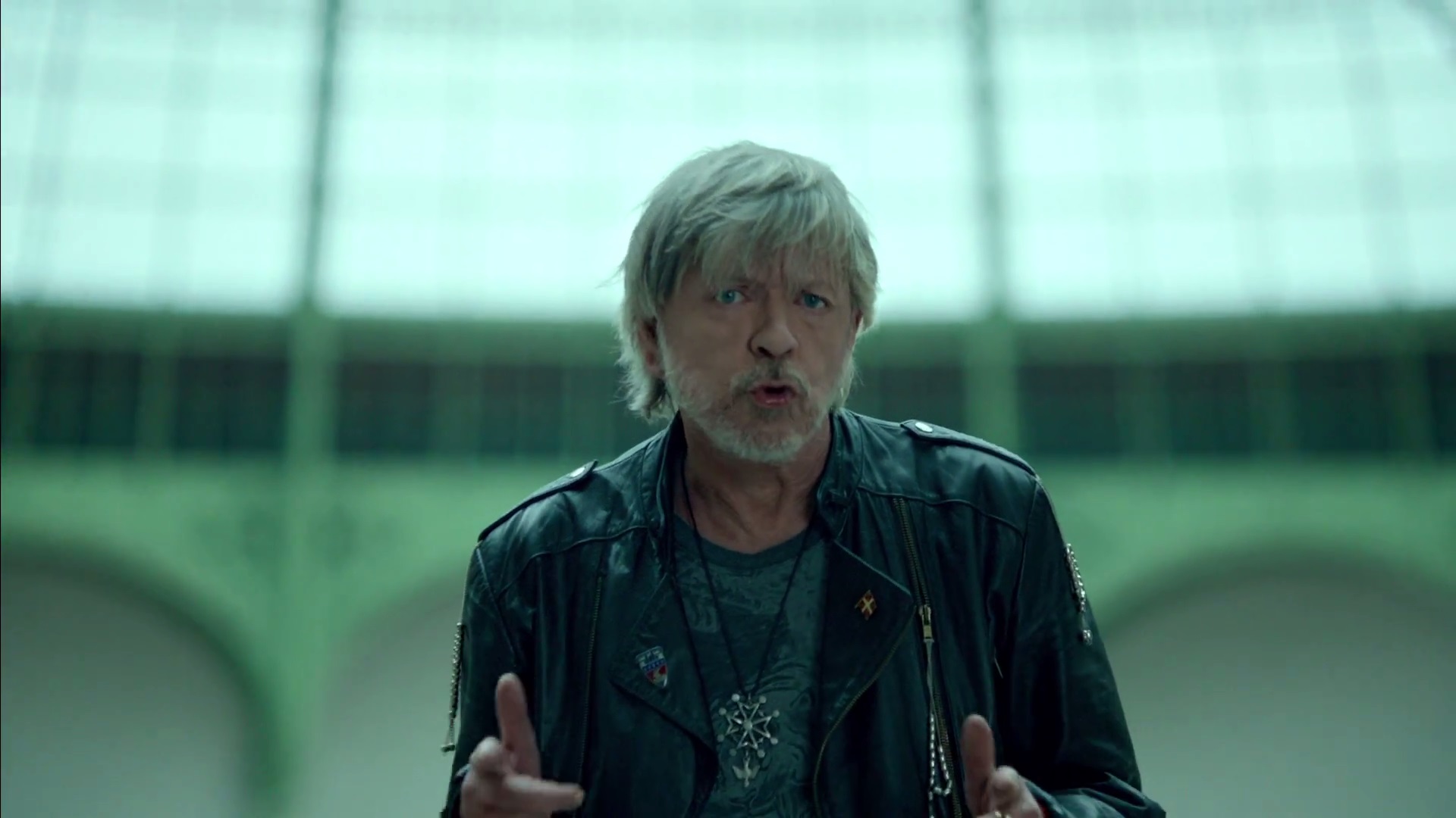 Renaud clip Toujours debout 2016