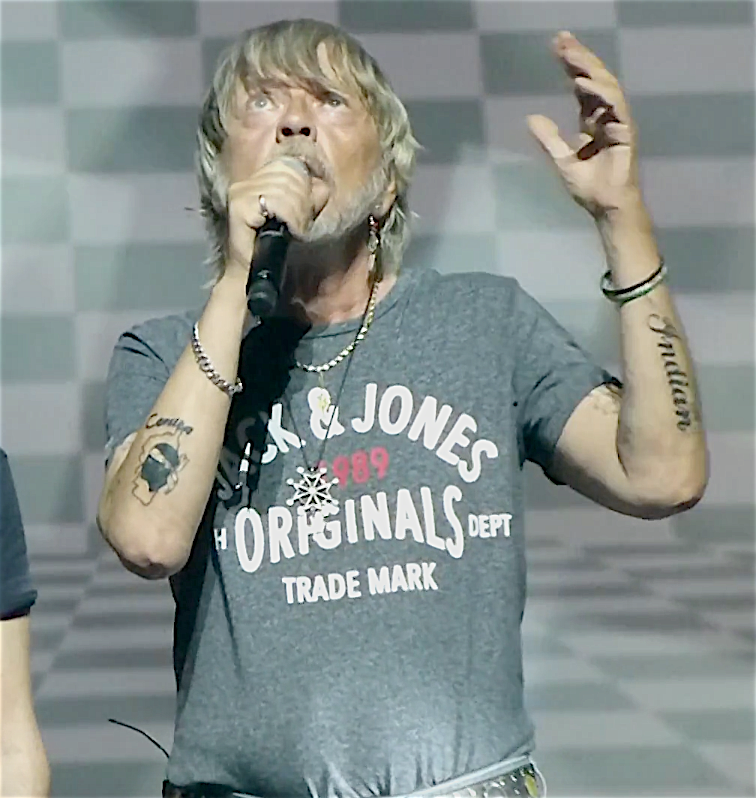 Renaud en concert au forum de Li�ge (Belgique) le 27 mars 2016 avec I Muvrini Mistral Gagnant
