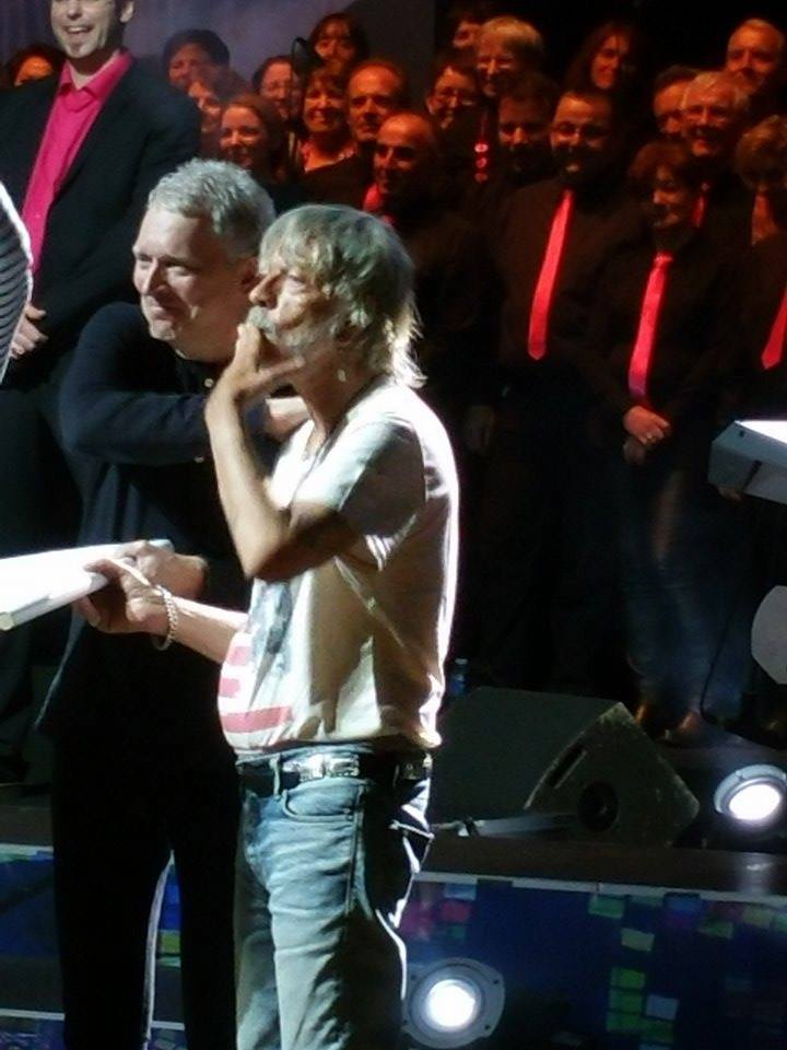 Renaud en concert � Lyon avec I Muvrini